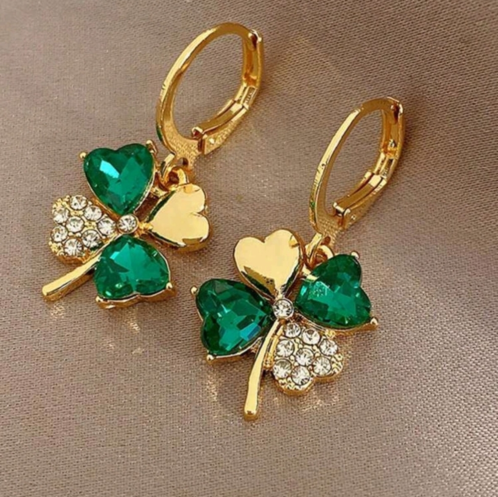 Women's earrings
